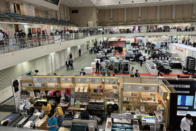 「2023九州印刷情報産業展」と萬誠社印刷株式会社 様の工場見学へ シール・ラベル印刷専門のエイコー印刷