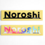 MacBook Proに貼り付けた、Noroshi様のイベント用カッティングステッカーとロゴステッカーのイメージ