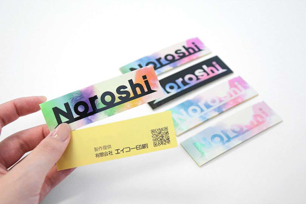 ユポと偏光フィルム（アメイジングフィルム）を重ねて狼煙のイラストに奥行きを出したロゴステッカー